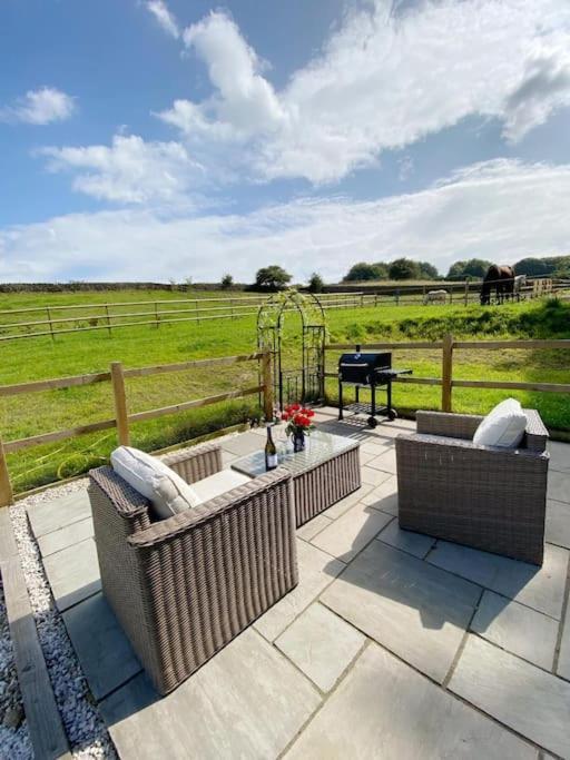 Luxury Detached Peak District Stone Barn - Dog Friendly Villa Hazelwood Eksteriør billede